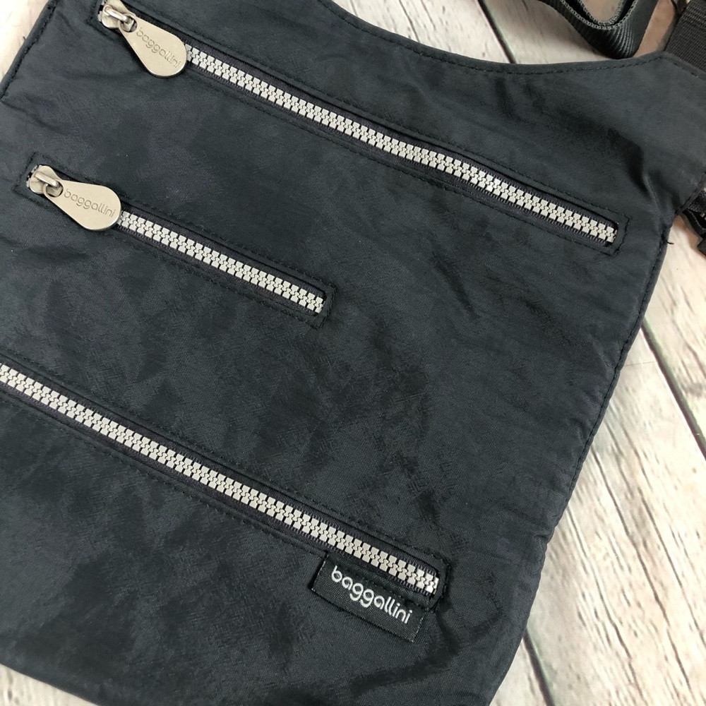 Baggallini Crossbody Grey Travel Bag - Picture 2 of 6